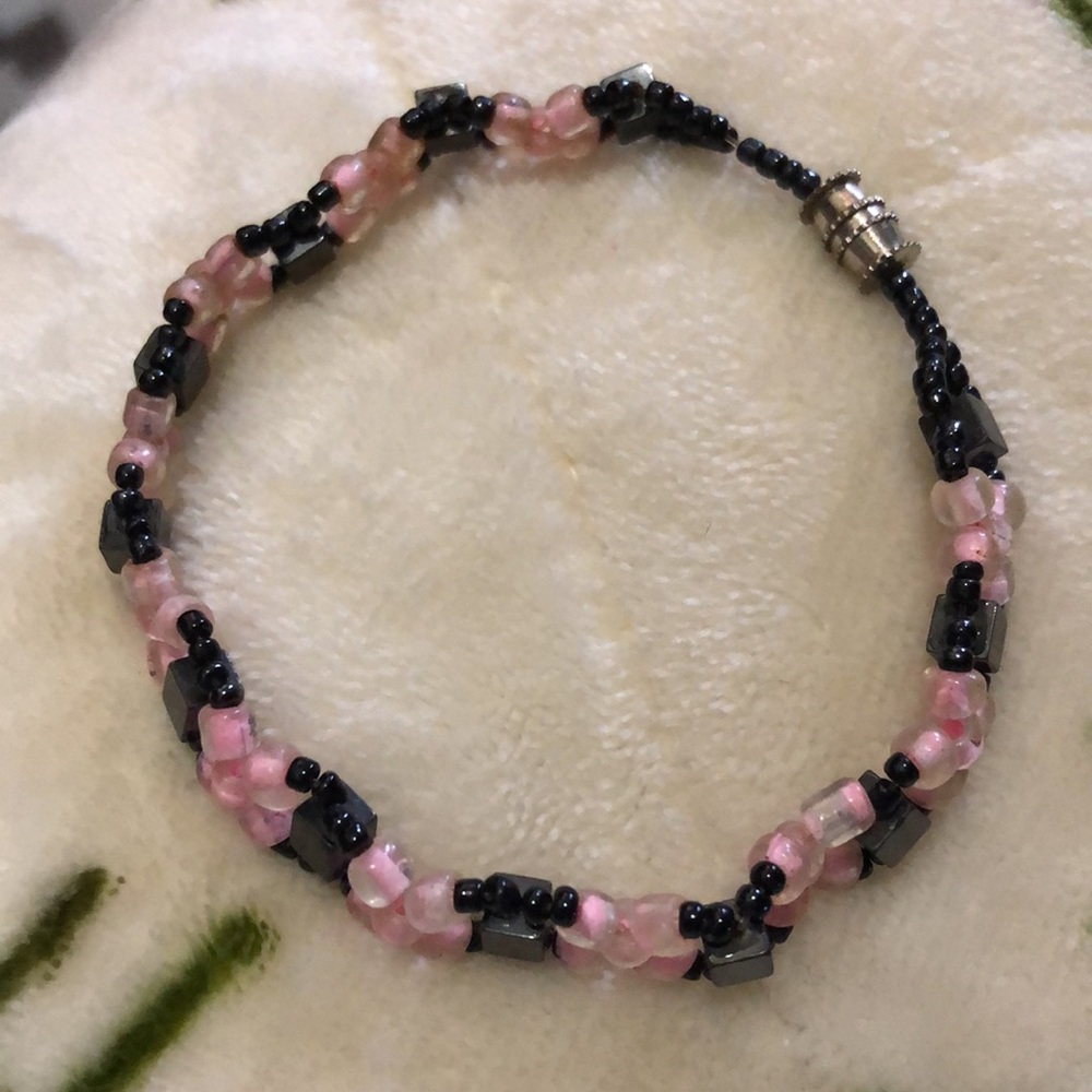 Estate Sale! Vintage Beaded Pink Jewelry w/ 3 Bracelets, 2 Earrings, & Necklace - Picture 2 of 16